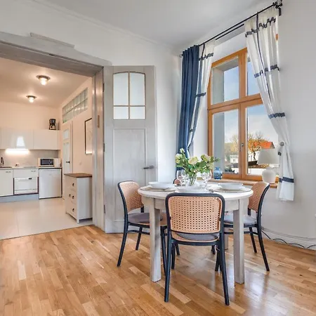 Traugutta Plaza, Sun & Snow