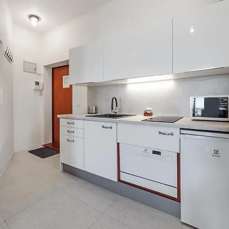 Traugutta Plaza, Sun & Snow