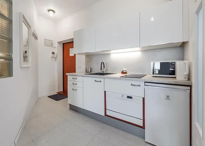 Traugutta Plaza, Sun & Snow